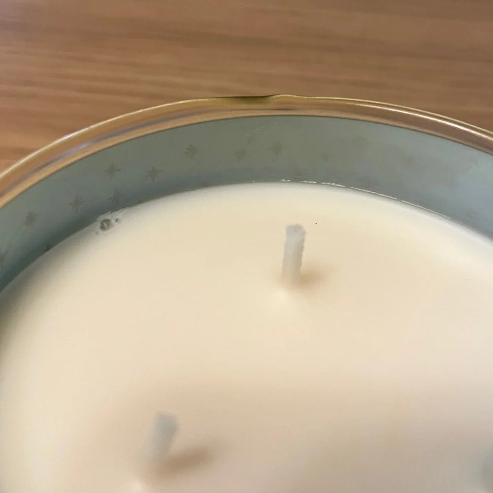 Bath & Body Works 3 Wick Candle. Vanilla Balsam.